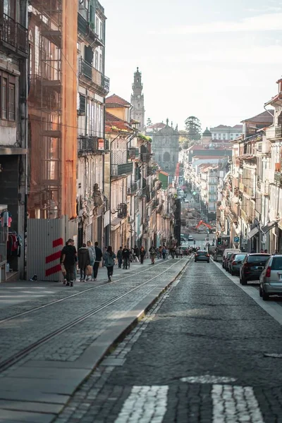 Uma Foto Vertical Uma Rua Histórica Porto Portugal — Fotografia de Stock