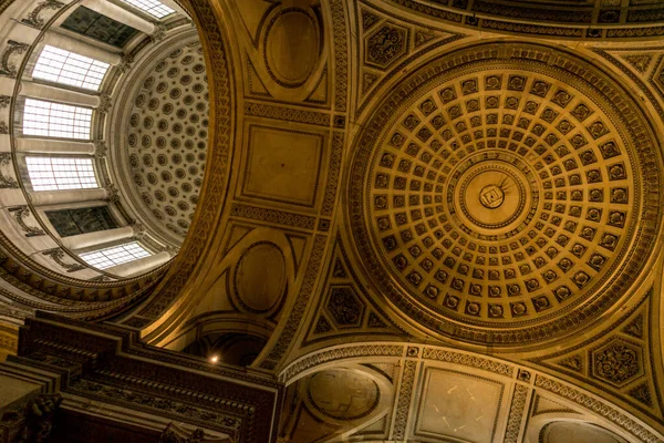 Niskokątne Ujęcie Sufitu Panteonu Paryżu Francja — Zdjęcie stockowe