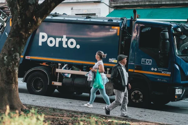 Мусоровоз Уборки Города Порту Португалия — стоковое фото