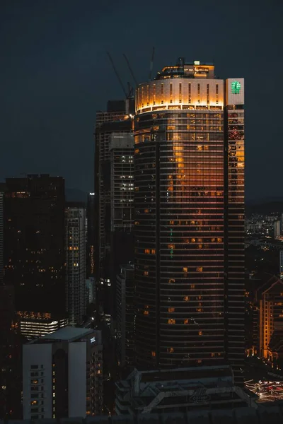 Una Scena Notturna Del Centro Kuala Lumpur Con Grattacieli Illuminanti — Foto Stock