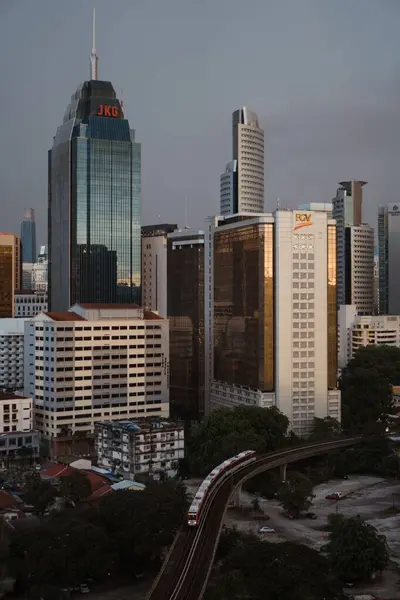 Tiro Vertical Edifícios Modernos Centro Cidade Kuala Lumpur — Fotografia de Stock