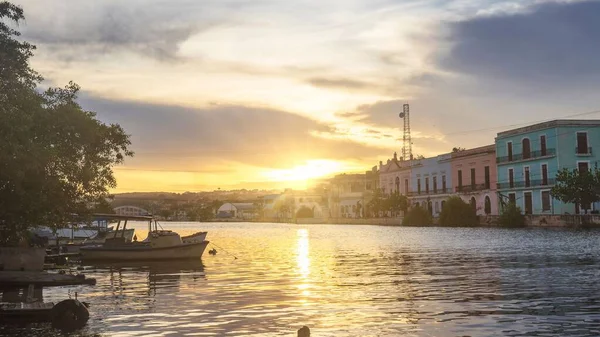 在古巴日落时 圣胡安河迷人的景色 — 图库照片