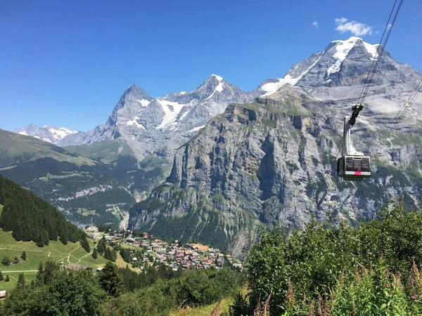 Jungfrau Bergketen Met Antenne Tram Dorp Muerren Zwitserland — Stockfoto