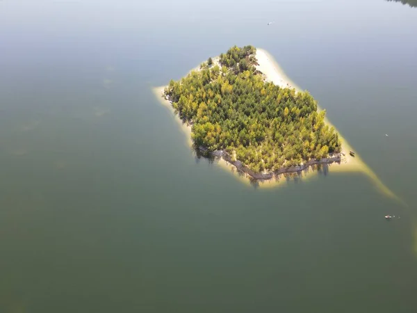 Ein Blick Aus Der Vogelperspektive Auf Eine Schöne Kleine Insel — Stockfoto