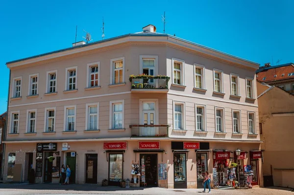Hırvatistan Zagreb Kentinde Hediyelik Eşya Dükkanları Bulunan Klasik Bir Ticari — Stok fotoğraf
