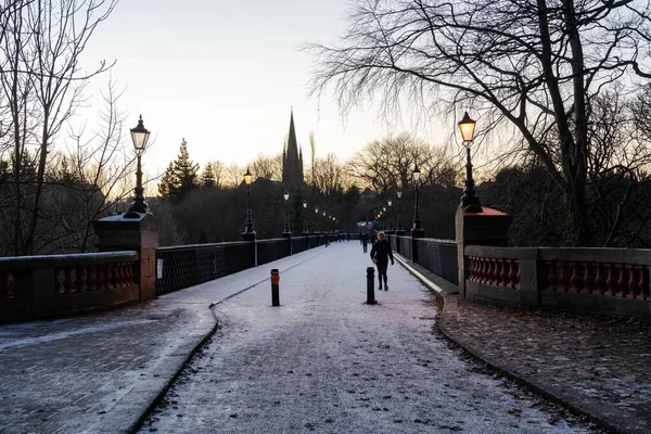 英国ニューカッスル アポン タインのアームストロング橋で午後遅く冬の散歩 — ストック写真