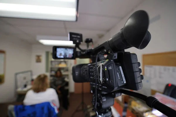 Eine Auswahl Einer Videokamera Die Ein Interview Filmt — Stockfoto