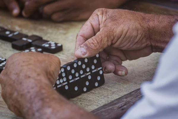 Küba Nın Marina Matanzas Semtinde Domino Oynayan Siyahi Latinlerin Yakın — Stok fotoğraf