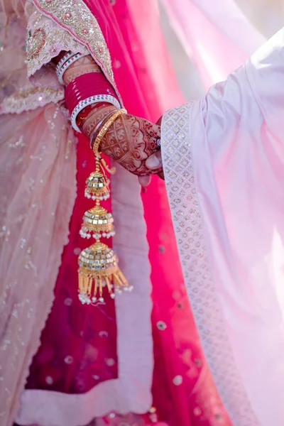 Γάμος Ζευγάρι Ωραία Χέρια Στο Γάμο — Φωτογραφία Αρχείου