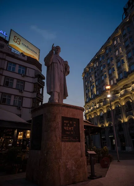 Una Estatua Metodija Andonov Chento Centro Skopje Macedonia Del Norte — Foto de Stock