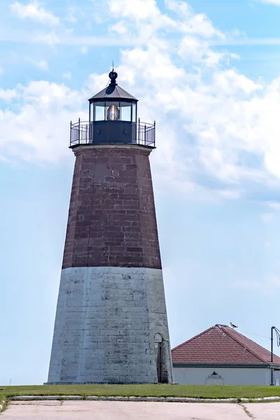 Beavertail Lighthouse Jamestown Rhode Island Met Blauwe Lucht — Stockfoto