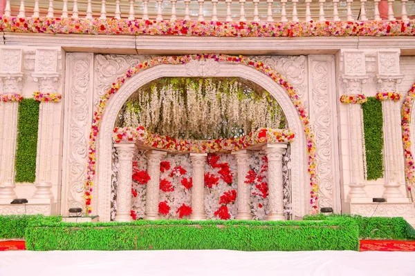 美しい装飾文化プログラム 結婚式の装飾 小道具 キャンドルライト — ストック写真