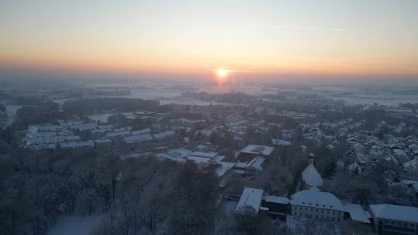 Воздушный Снимок Заснеженного Ледяного Городка Закате — стоковое фото