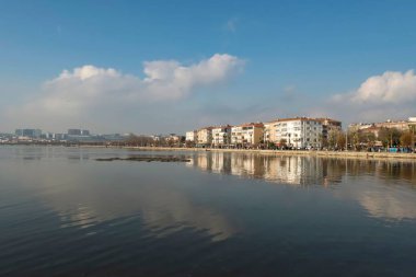 Marmara Denizi kıyısında İstanbul 'un bir banliyösü