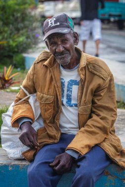 Matanzas, Küba 'daki yat limanında yaşlı bir zenci.
