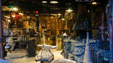 Knott 's Berry Farm' da bir demirci dükkanı.