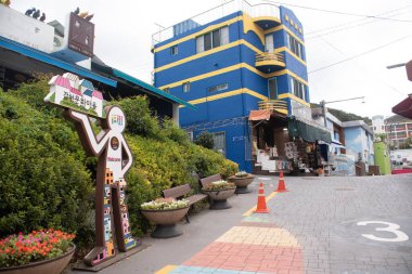 Güney Kore 'nin Busan kentindeki Gamcheon Kültür Köyü sokakları.