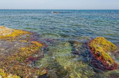 İspanya, Alicante 'deki deniz kıyısının güzel gündüz manzarası