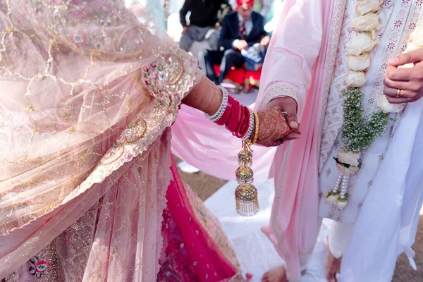 Свадебная Пара Хороши Руки Свадьбе — стоковое фото