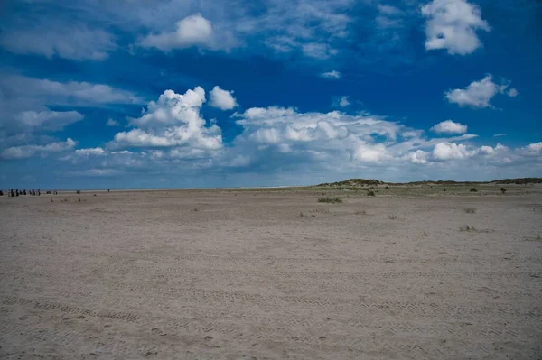 Uma Vista Panorâmica Uma Praia Maciça Encontrada Ilha Norderney Alemanha — Fotografia de Stock