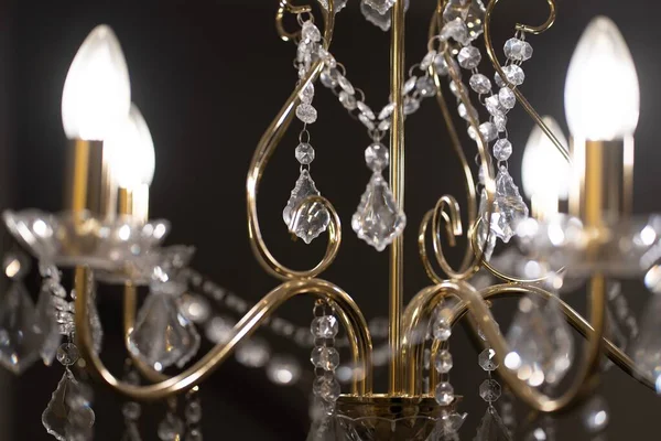 Primer Plano Una Lámpara Araña Estilo Vintage Con Diamantes Decorativos —  Fotos de Stock