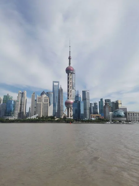 Çin Büyük Şehri Şangay Huangpu Nehrinin Kıyısında Yer Alır — Stok fotoğraf
