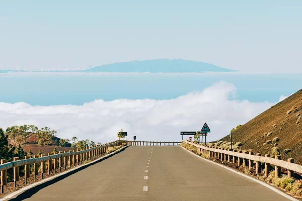Beautiful Shot Highway Hills Background Sea Clouds Tenerife — Stock Photo, Image