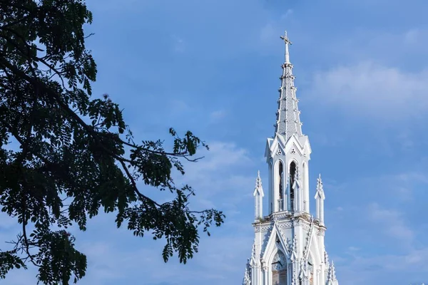 Uma Vista Baixo Ângulo Uma Bela Igreja Cali Colômbia — Fotografia de Stock