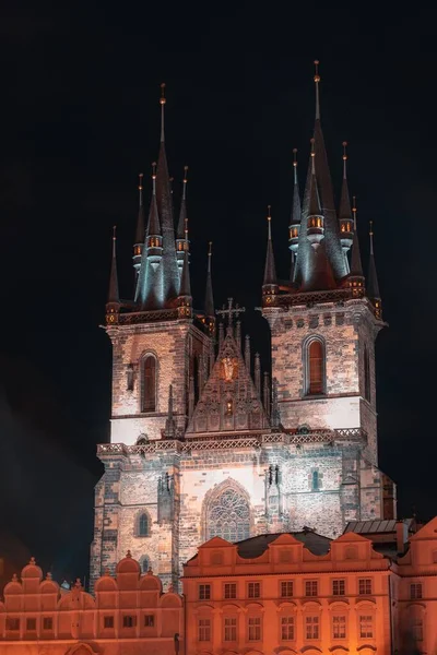 Prag Çek Cumhuriyeti Nde Geceleyin Tyn Den Önceki Meryem Kilisesi — Stok fotoğraf