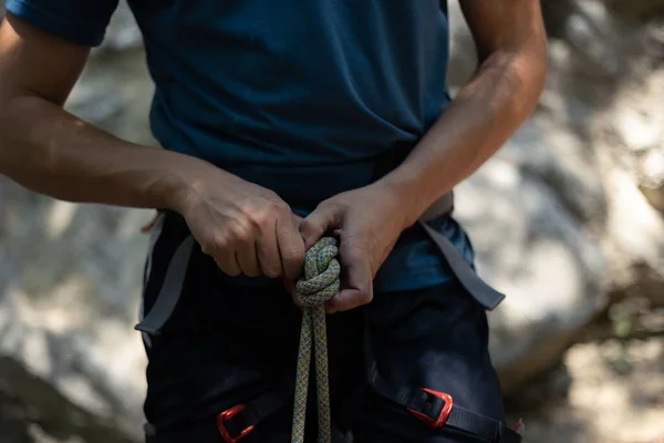 Closeup Rock Climber Preparing Rope Climbing — Stock Photo, Image