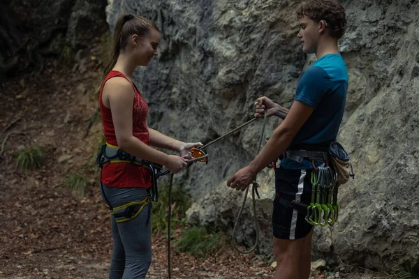 Two Young Rock Climbers Checking Equipment Ascending — Stock Photo, Image
