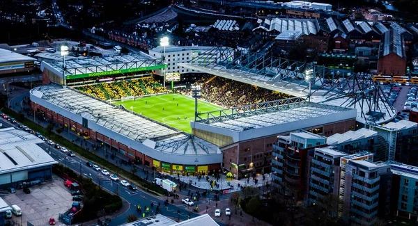 Noční Letecký Pohled Norwich City Football Club Před Fotbalovým Zápasem — Stock fotografie