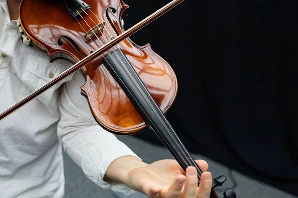 Primo Piano Una Persona Che Suona Violino — Foto Stock