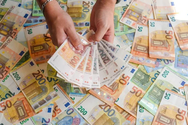 Una Mano Umana Che Tiene Banconote Kuna Croata Sullo Sfondo — Foto Stock