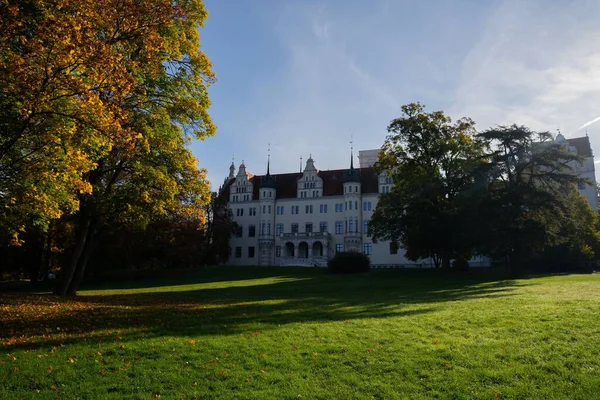 Uma Vista Panorâmica Castelo Boitzenburg Com Belo Jardim Verde Brandemburgo — Fotografia de Stock