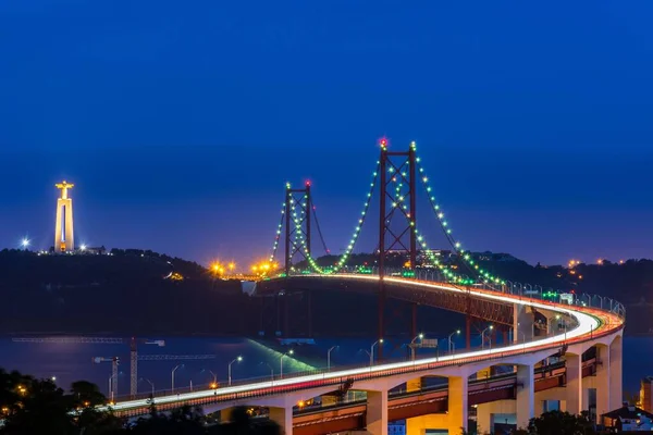Abril Köprüsü Gece Portekiz Lizbon Daki Kral Heykeli — Stok fotoğraf