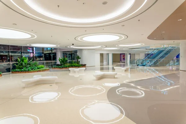 Een Hal Een Modern Winkelcentrum Met Decoraties — Stockfoto