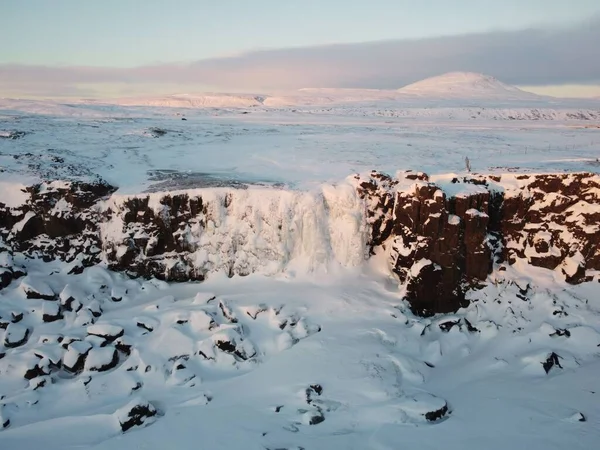 Een Antenne Uitzicht Van Een Bevroren Waterval — Stockfoto