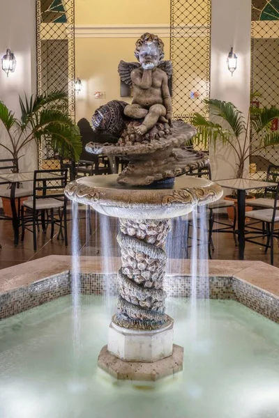 Hotel Louvre Matanza Küba Bir Otel Restoranında Bir Meleğin Çeşmesinin — Stok fotoğraf