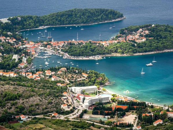 クロアチアに位置するカバット村の海岸線の空中写真 — ストック写真