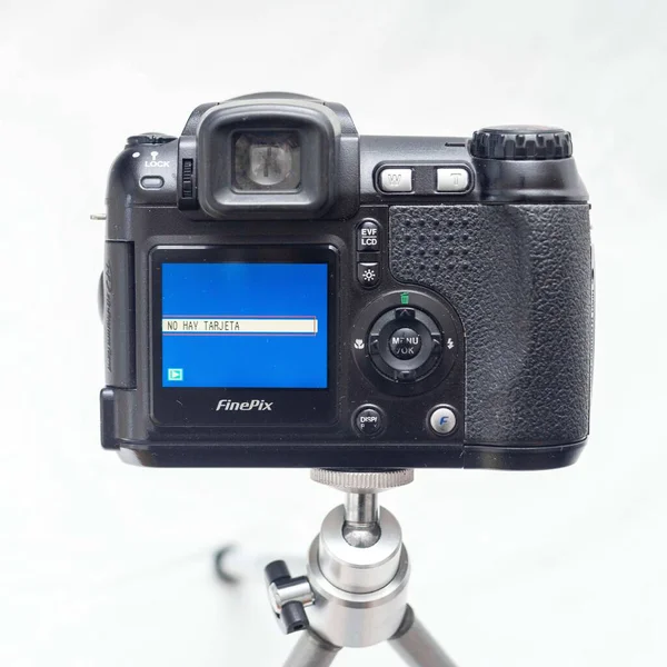 Zbliżenie Ekranu Aparatu Fujifilm Finepix S5200 Tłumaczenie Nie Karty — Zdjęcie stockowe