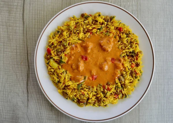 Delicious Butter Chicken Basmati Saffron Rice Lentils — Stock Photo, Image
