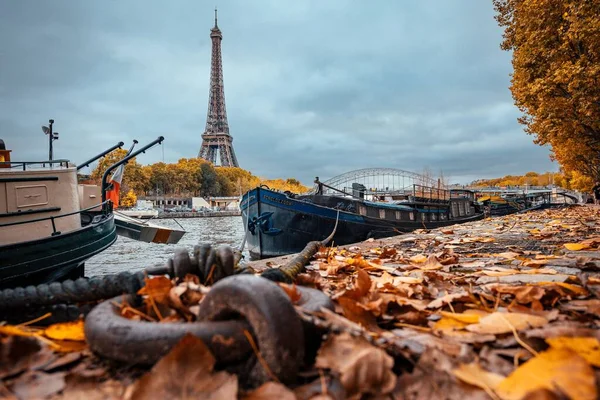 Famosa Torre Eiffel Fundo Rio Sena Paris França — Fotografia de Stock