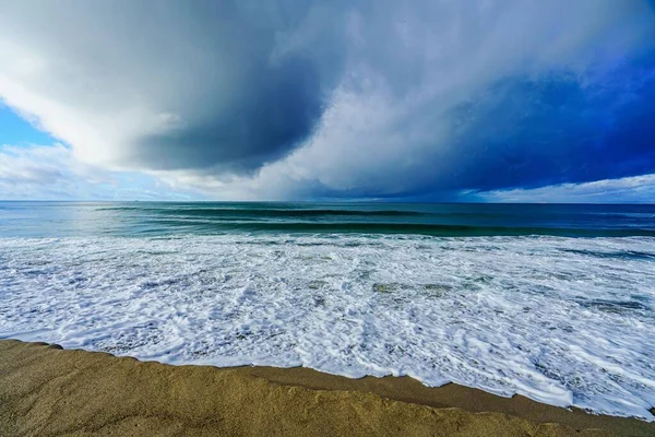 Прекрасный Снимок Голливудского Пляжа Облаками Время Шторма — стоковое фото