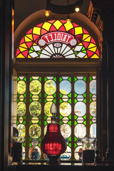 Gros Plan Vertical Une Fenêtre Colorée Musée Pharmaceutique Matanzas Cuba — Photo