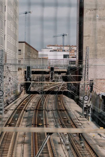 西班牙巴塞罗那铁路系统的一个垂直截图 — 图库照片