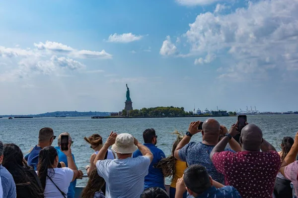People Taking Photos Statue Liberty Ferry Ride — Stock Photo, Image