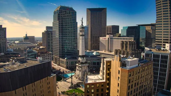 Soldiers Sailors Monument Indianapolis Indiana Surrounded Big Buildings Sunny Day — Stock Photo, Image
