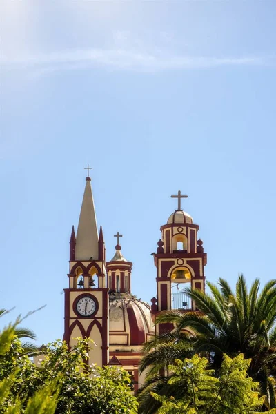 Plano Vertical Iglesia Del Doctor Mora Con Cielo Azul Fondo — Foto de Stock