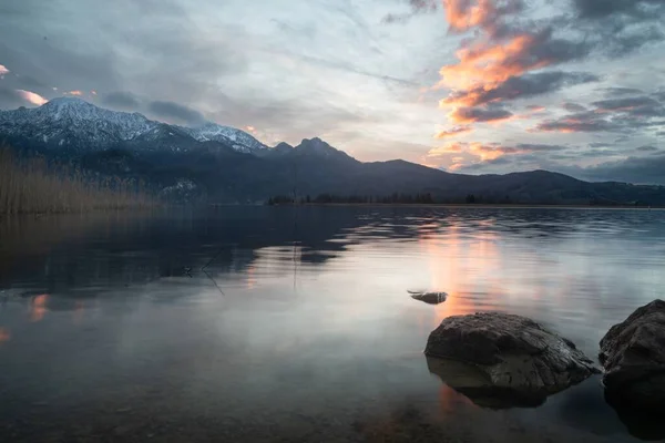 Lago Con Montañas Atardecer — Foto de Stock